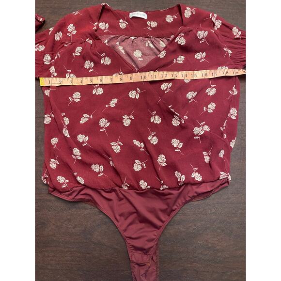 Red White Floral Bell Sleeve Deep Vneck Bodysuit Size Large Romantic‎ Girly - Picture 7 of 10